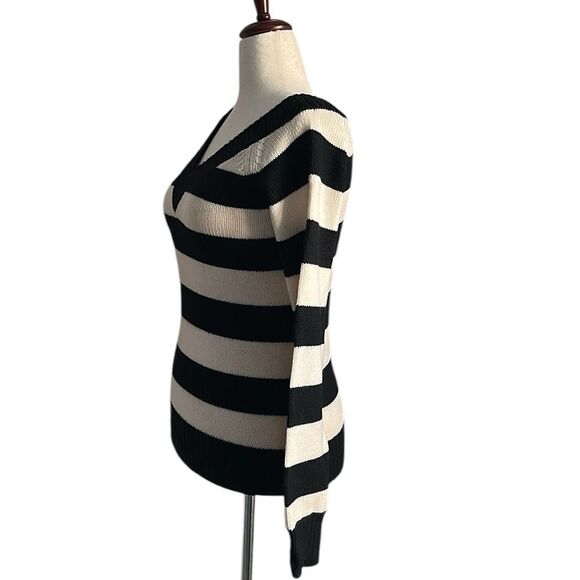 Theory Women’s 100% Wool Black/White Stripe Sweater V Neck Long Sleeve Size M - Picture 5 of 12